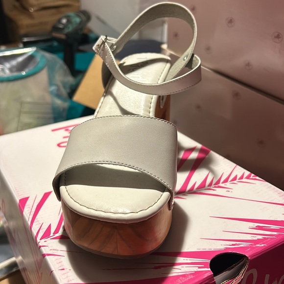 Corky’s Heel Sandal - Picture 2 of 6